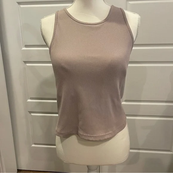 Vuori Women's Ribbed Crop Tank Top in Light Taupe - Picture 4 of 9